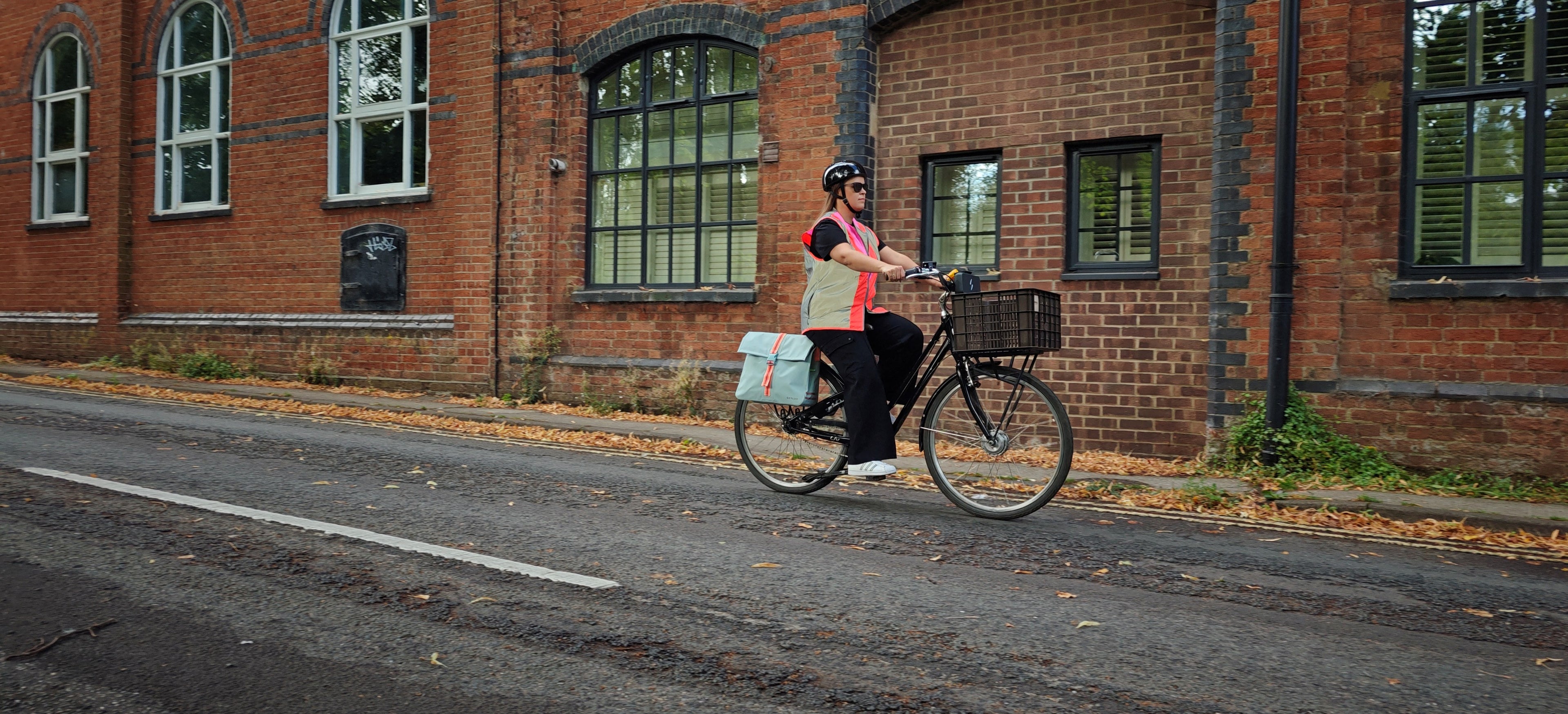 VeloVibe.co.uk featuring Yakkay helmet & GoFluo Wavelighter Bodyglower and Robin Pannier bag